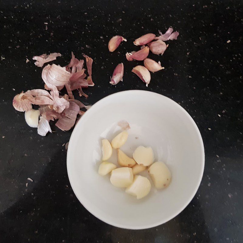 Step 1 Prepare ingredients for garlic butter fried sausage