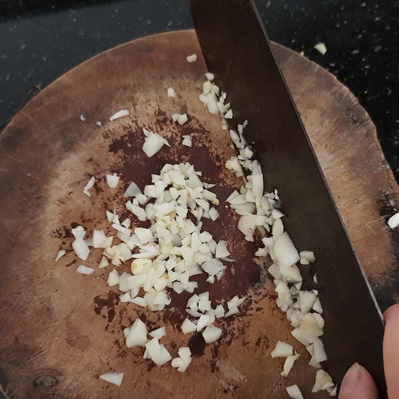 Step 1 Prepare ingredients for garlic butter fried sausage