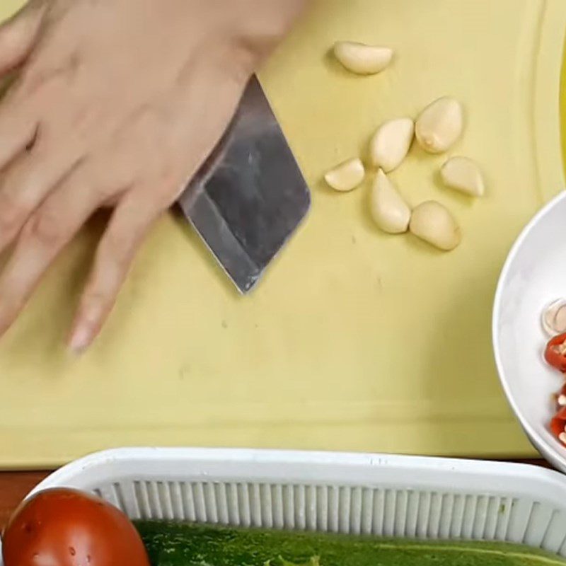 Step 1 Prepare the ingredients for Honey Five-Spice Fried Chicken