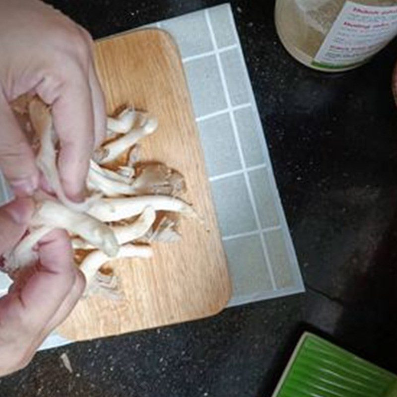 Step 1 Prepare the ingredients for Vegetarian Mushroom Cake