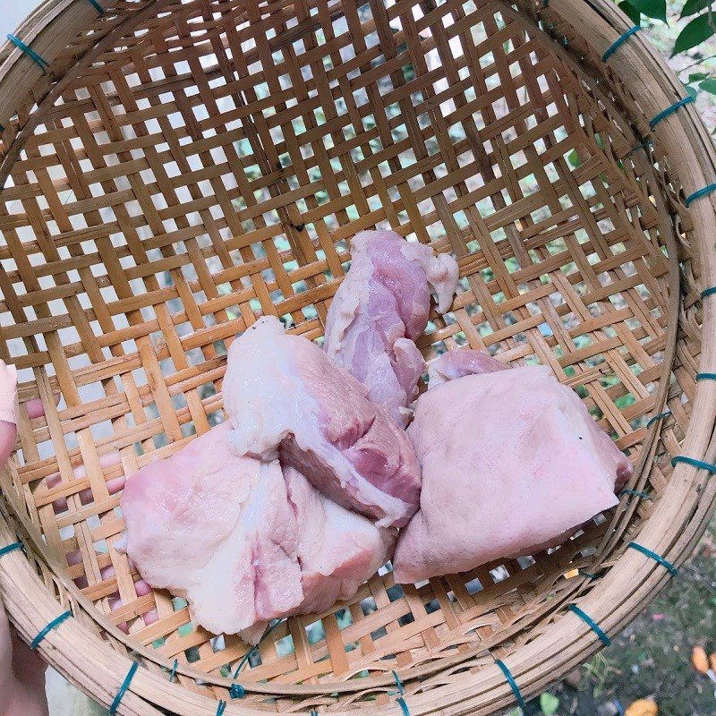 Step 1 Prepare the Ingredients for Pork Braised in Coconut Water (recipe shared by a user)