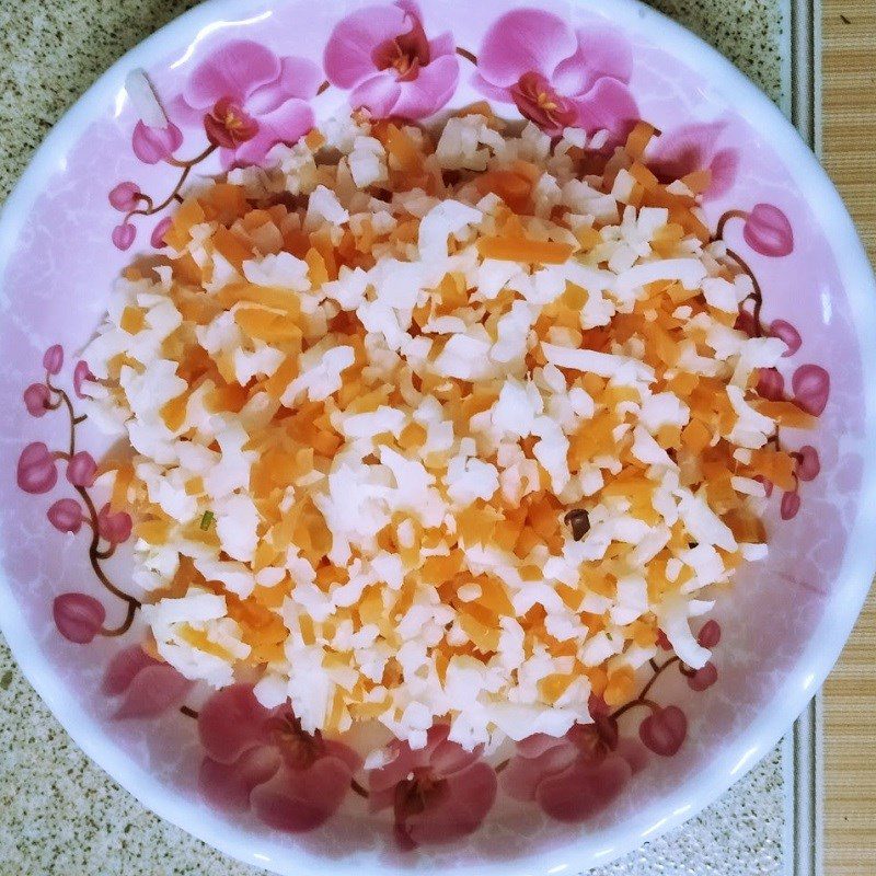 Step 1 Prepare the ingredients for steamed rice rolls with wheat flour and tapioca flour