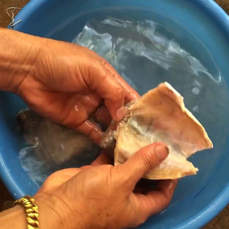 Step 1 Prepare the ingredients for dried snakehead fish with pork belly and eggs