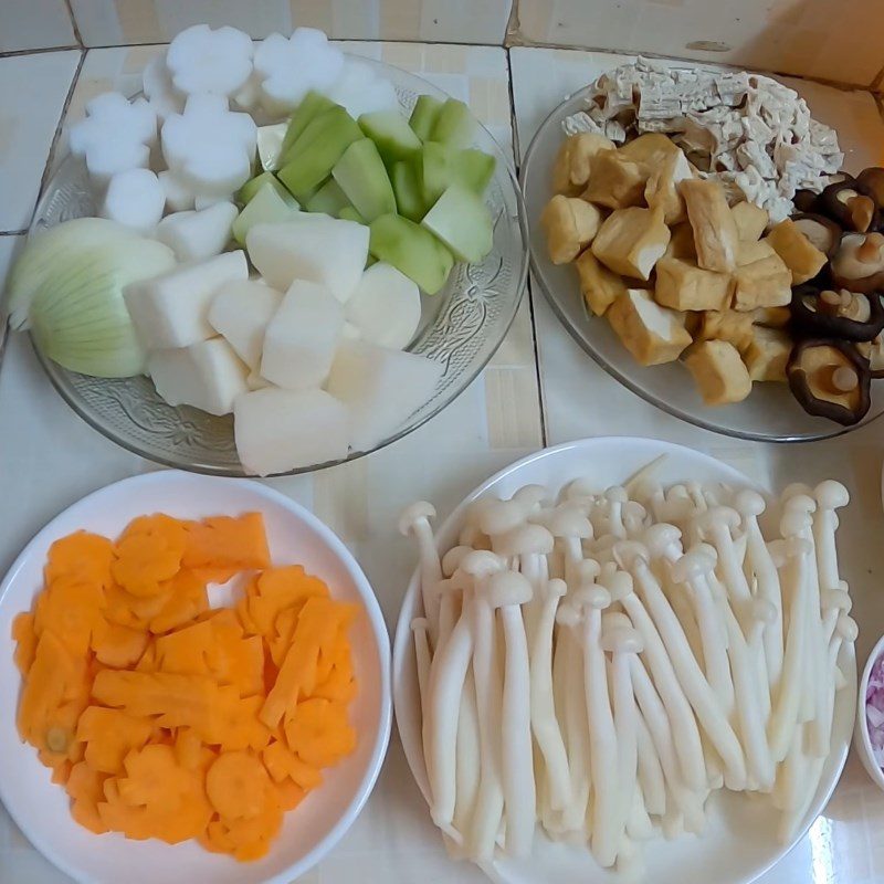 Step 1 Prepare Ingredients for Vegetarian Mixed Cake Noodle