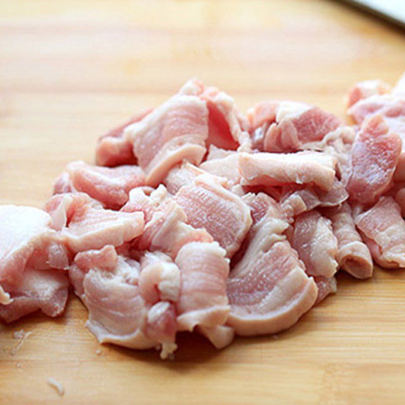 Step 1 Prepare the ingredients for Fried shrimp cakes with sweet potatoes (recipe shared by the user)