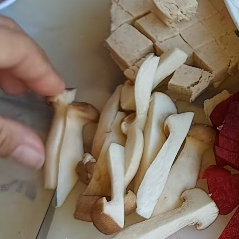 Step 1 Prepare the ingredients for vegetarian sausage