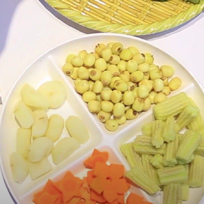 Step 1 Prepare ingredients for pumpkin stew with five fruits