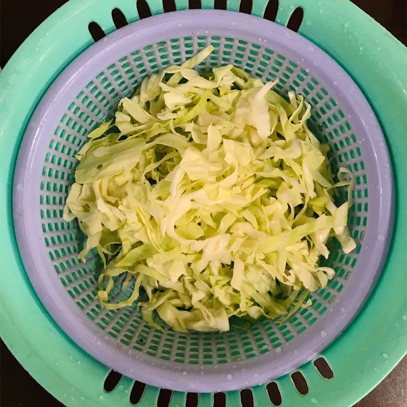 Step 1 Prepare the ingredients for stir-fried cabbage with tomatoes