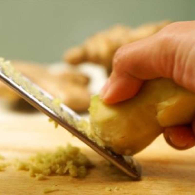 Step 1 Prepare ingredients for Vegetarian Quang Noodles (Oyster Mushrooms)