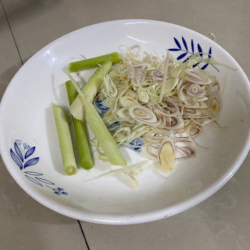 Step 1 Prepare the Ingredients for Steamed Razor Clams with Lemongrass