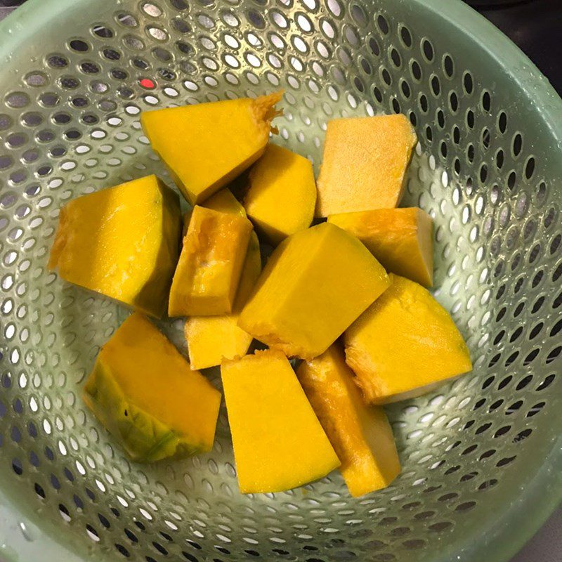 Step 1 Prepare the ingredients for Minced Pork Pumpkin Soup