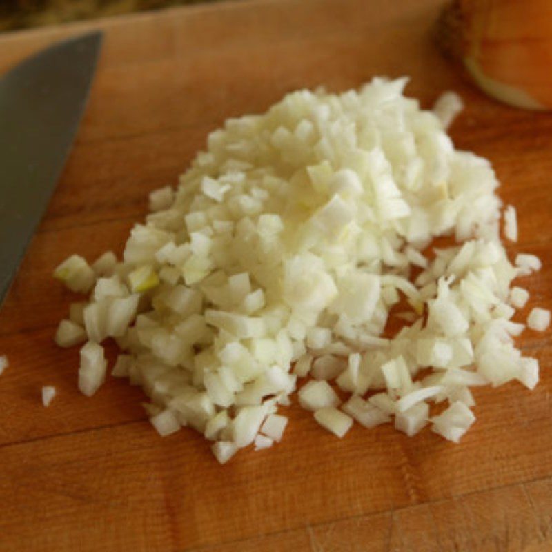 Step 1 Prepare the ingredients for stir-fried minced meat with lemongrass and garlic