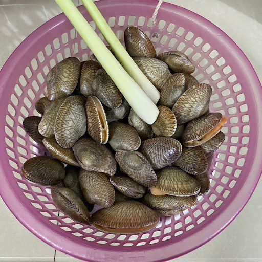 Step 1 Prepare the Ingredients for Steamed Razor Clams with Lemongrass