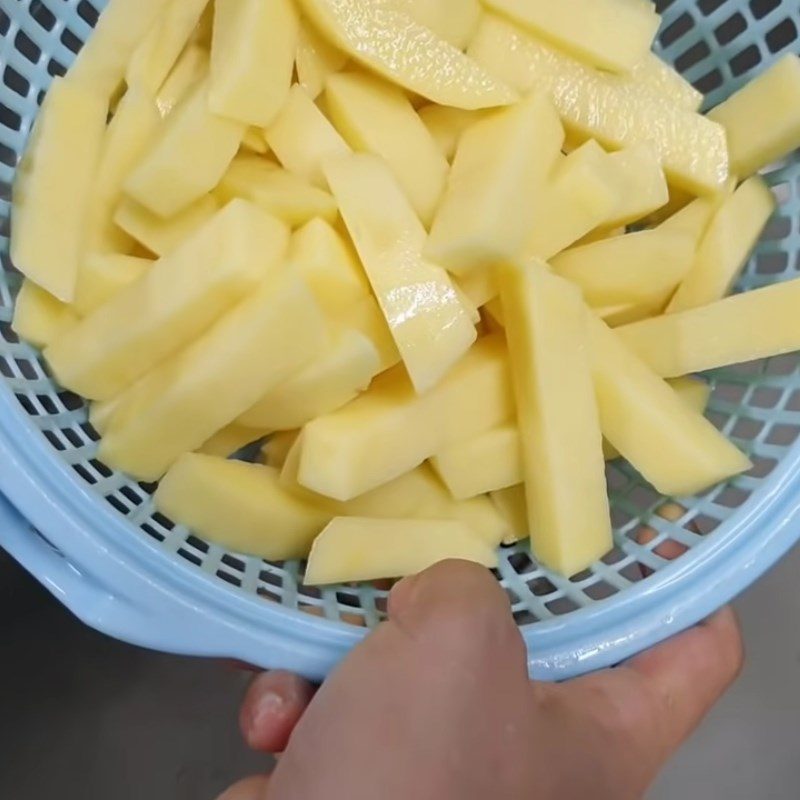 Step 1 Prepare the ingredients for Fried Potatoes with Wheat Flour and Tapioca Starch