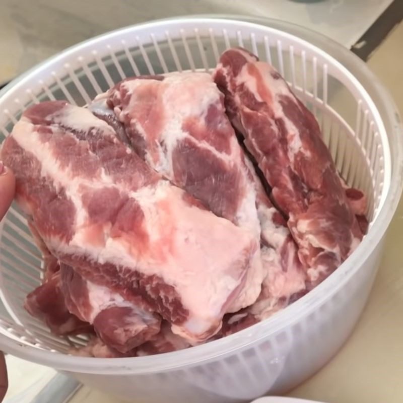 Step 1 Prepare ingredients for fresh ginseng soup with ribs