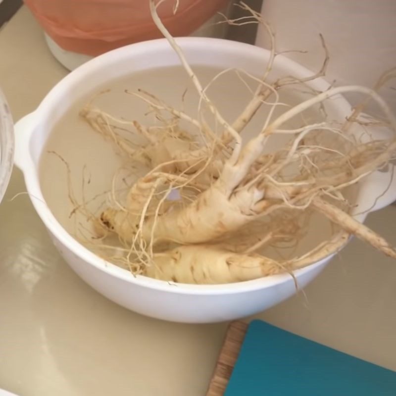 Step 1 Prepare ingredients for fresh ginseng soup with ribs