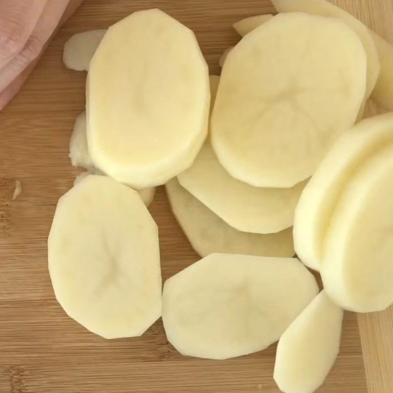 Step 1 Prepare the ingredients for Potato Bacon Soup