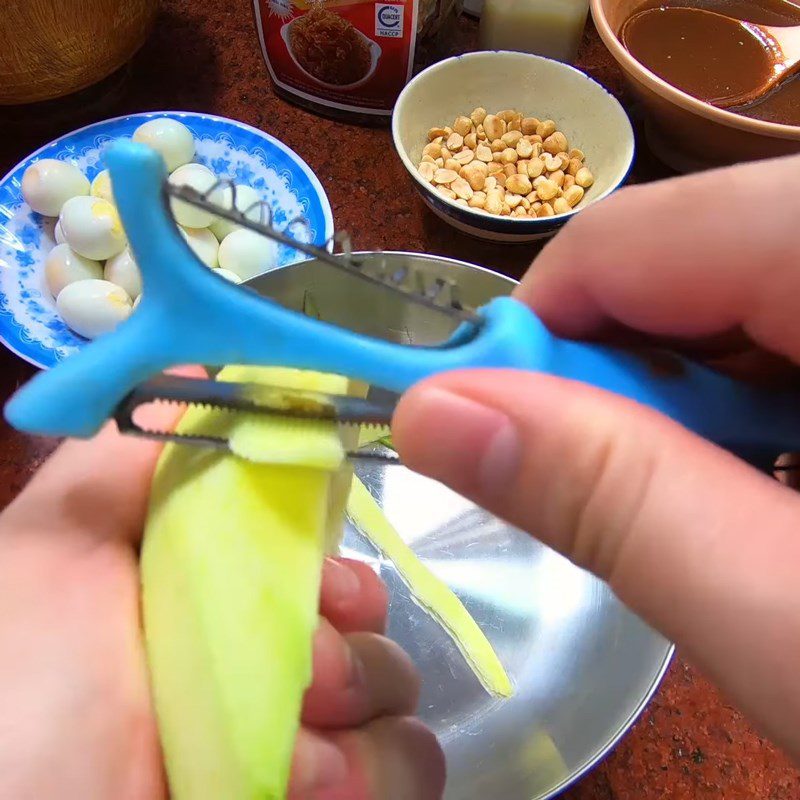 Step 1 Prepare the ingredients for red rice paper wrapped quail eggs