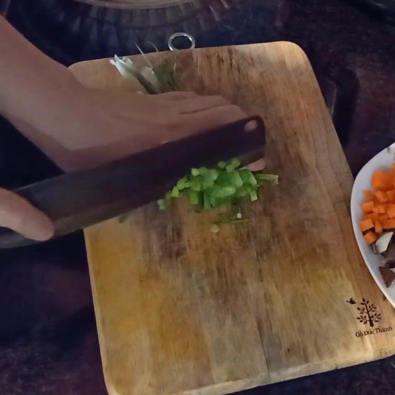 Step 1 Prepare ingredients for chicken mushroom porridge