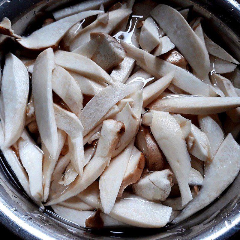 Step 1 Prepare the ingredients for Passion Fruit Mushroom Salad