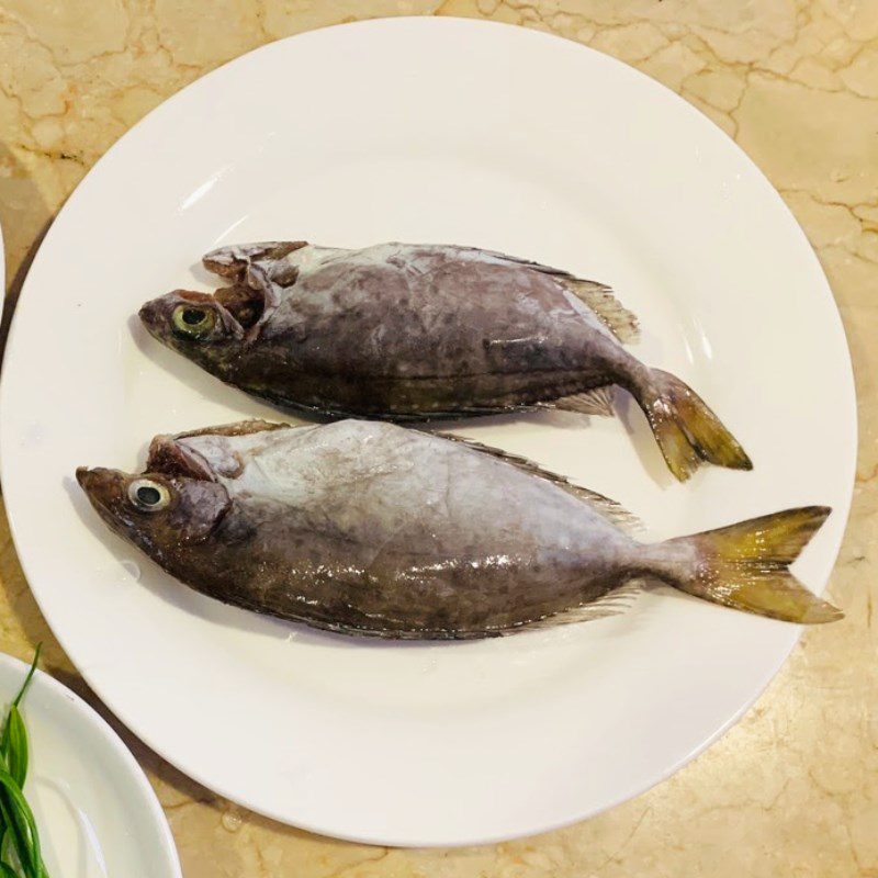 Step 1 Prepare the ingredients for sour soup with fish