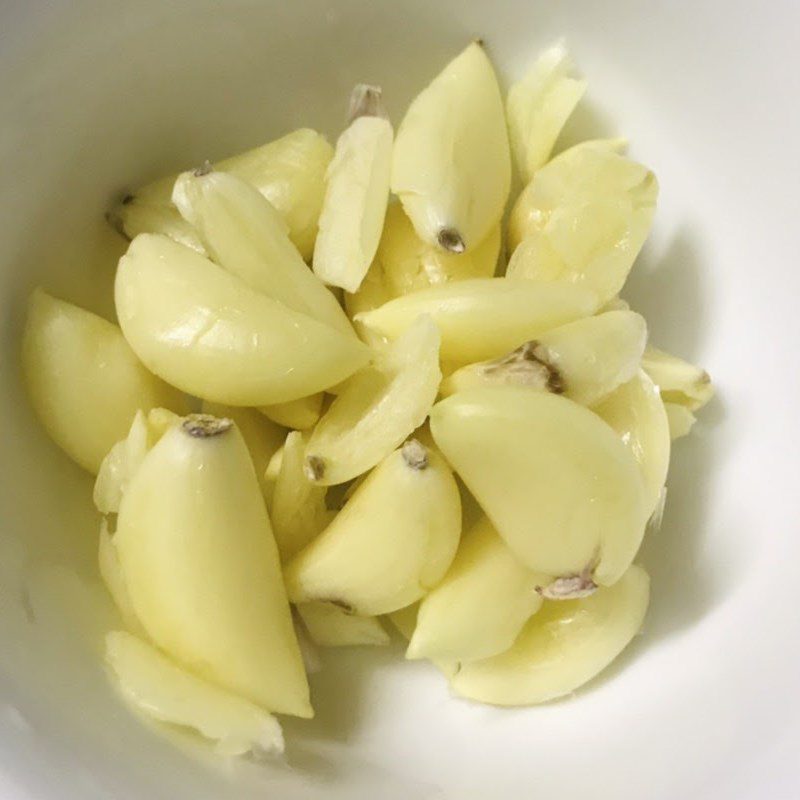 Step 1 Prepare the ingredients for Stir-fried Water Spinach with Garlic