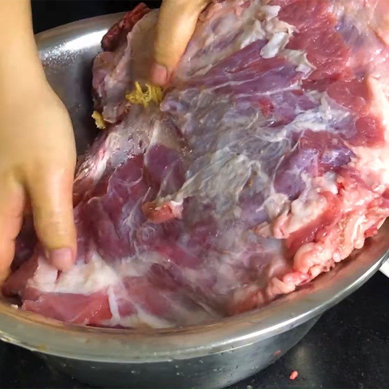 Step 1 Prepare the ingredients for grilled goat with five spices