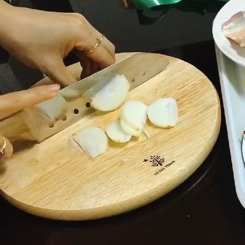 Step 1 Prepare the ingredients for steamed beef shank with ginger