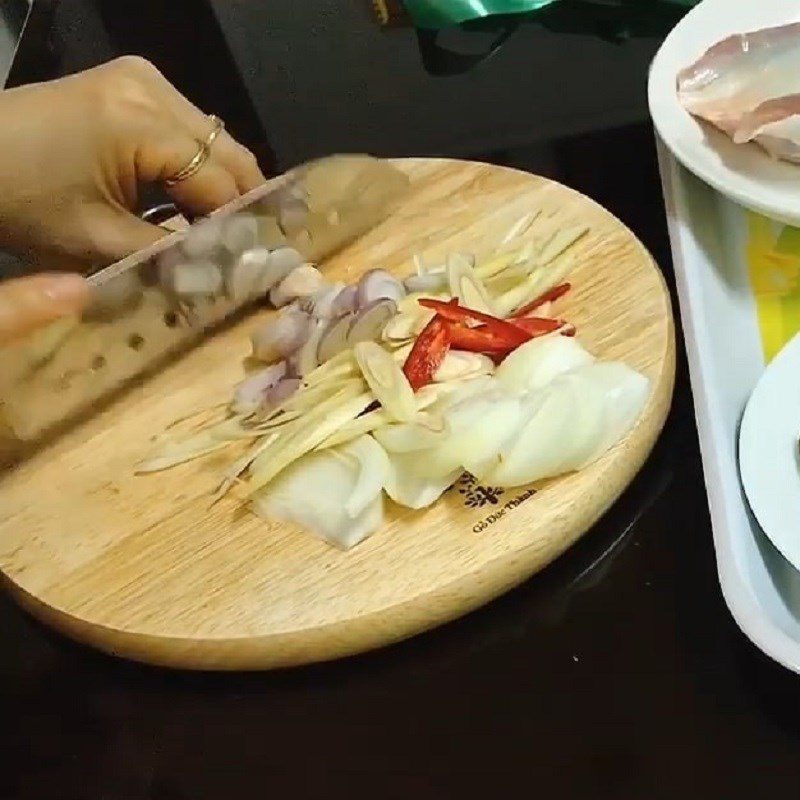 Step 1 Prepare the ingredients for steamed beef shank with ginger