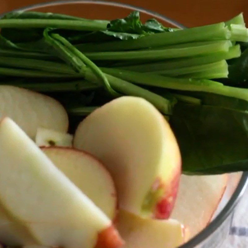 Step 1 Prepare the ingredients for Spinach (bok choy) Apple Juice