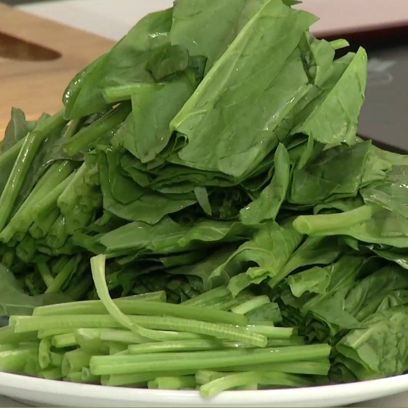 Step 1 Prepare the ingredients for Stir-fried Spinach with Scallop