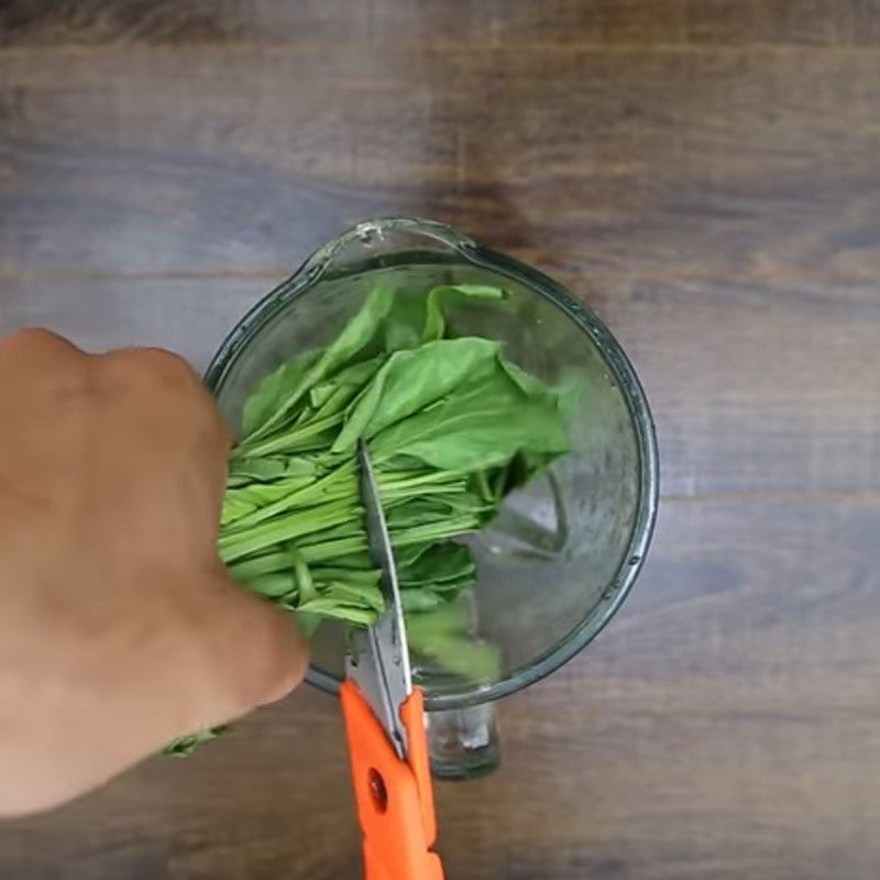 Step 1 Prepare the ingredients for Spinach Pineapple Juice