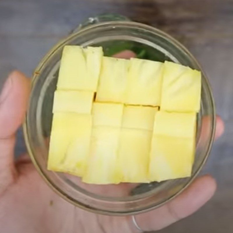 Step 1 Prepare the ingredients for Spinach Pineapple Juice