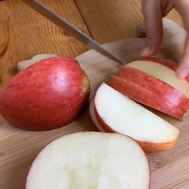 Step 1 Prepare the ingredients for Apple Bean Sprout Juice