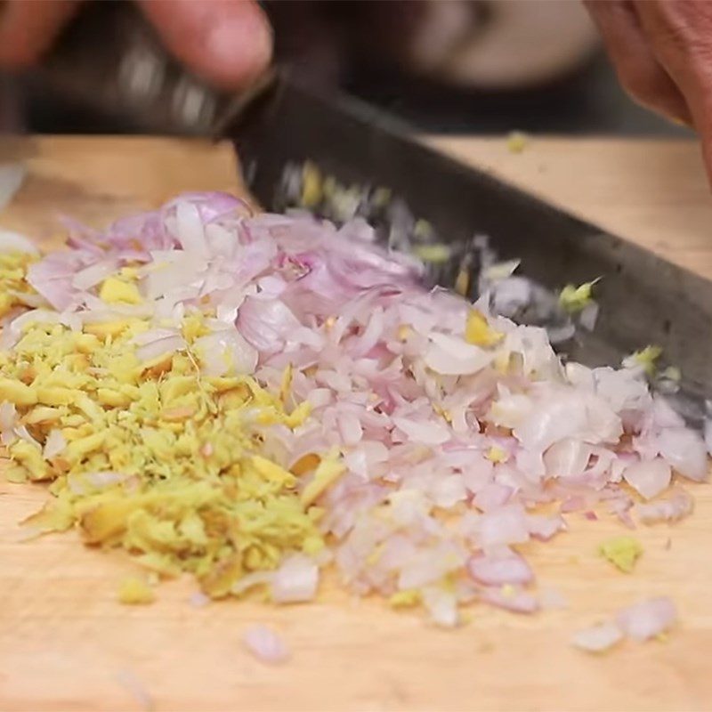 Step 1 Prepare the ingredients for Grilled Chicken with Lotus Leaves