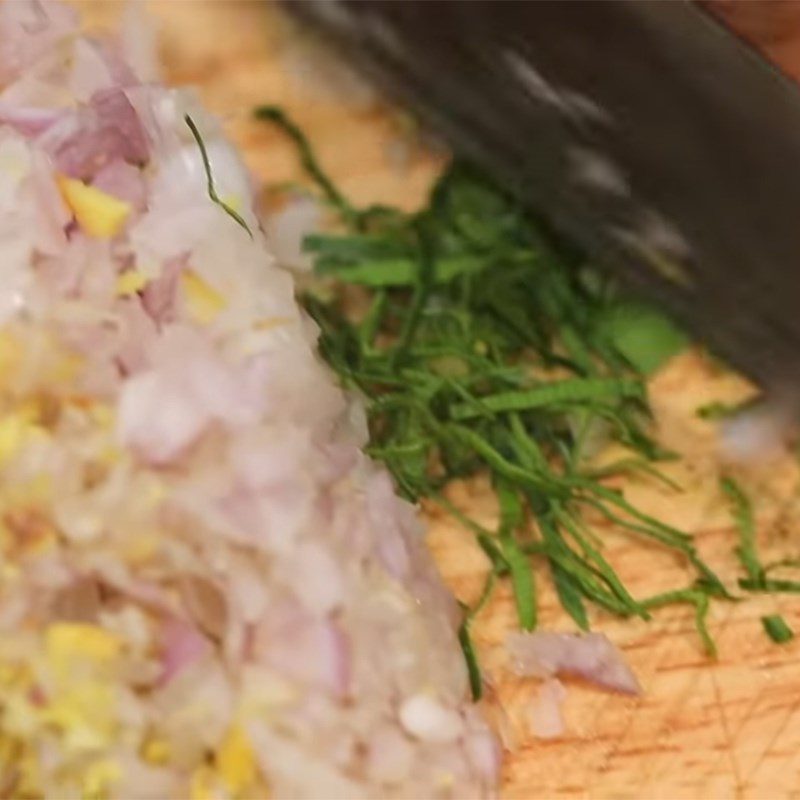 Step 1 Prepare the ingredients Grilled chicken with lotus leaves