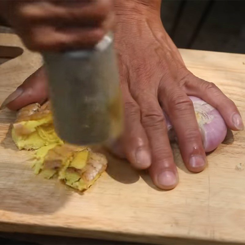 Step 1 Prepare the ingredients for Grilled Chicken with Lotus Leaves