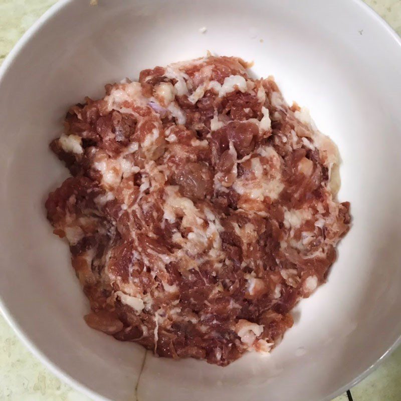 Step 1 Prepare pig's feet and shrimp for Nam Vang noodle soup