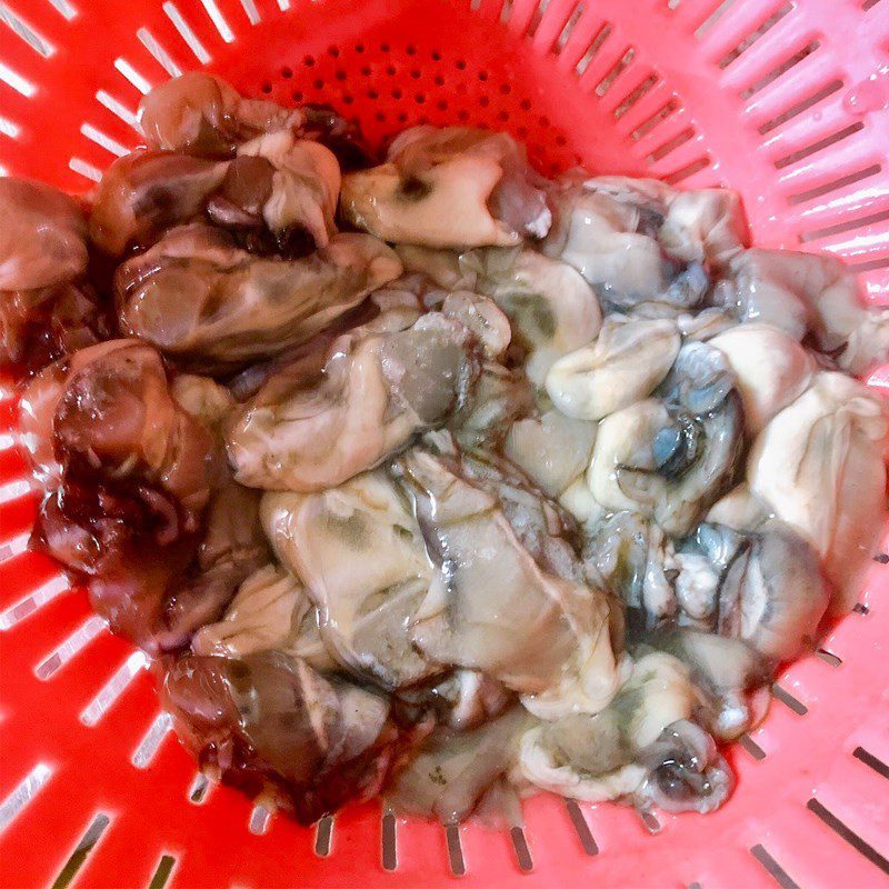 Step 1 Prepare the ingredients for Fried Eggs with Oyster and Pepper Leaf