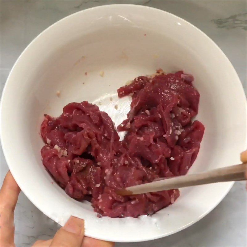 Step 1 Prepare the ingredients for Pho rolls with rice paper