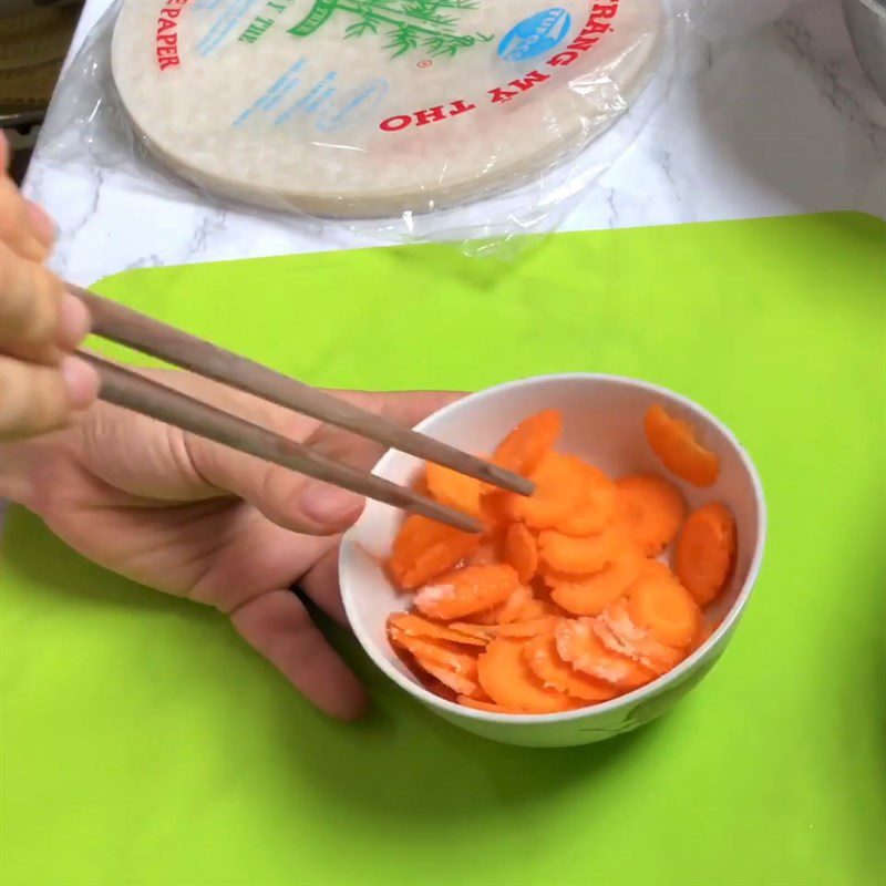 Step 1 Prepare ingredients for spring rolls with rice paper