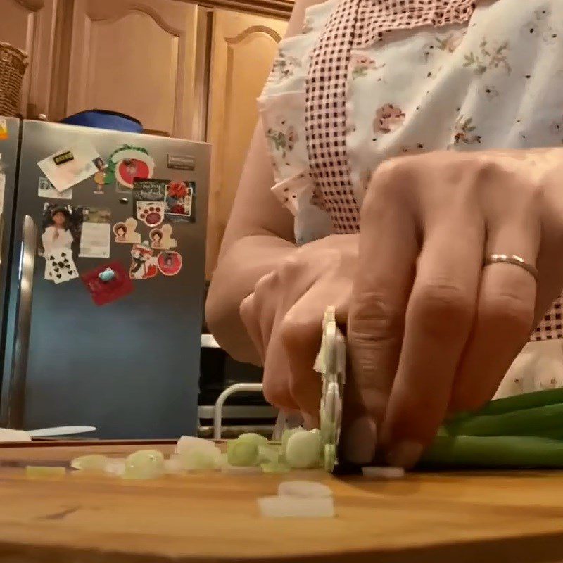 Step 1 Prepare the ingredients for stir-fried chayote with shrimp