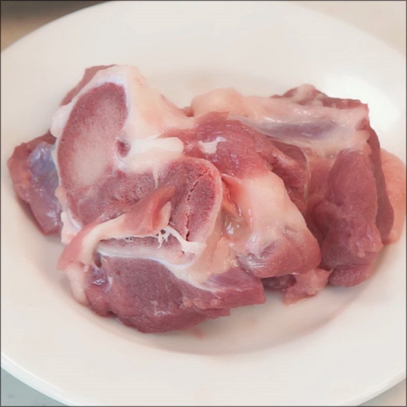 Step 1 Prepare ingredients for beef dipped in shrimp paste