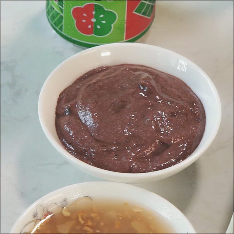 Step 1 Prepare ingredients for beef dipped in shrimp paste