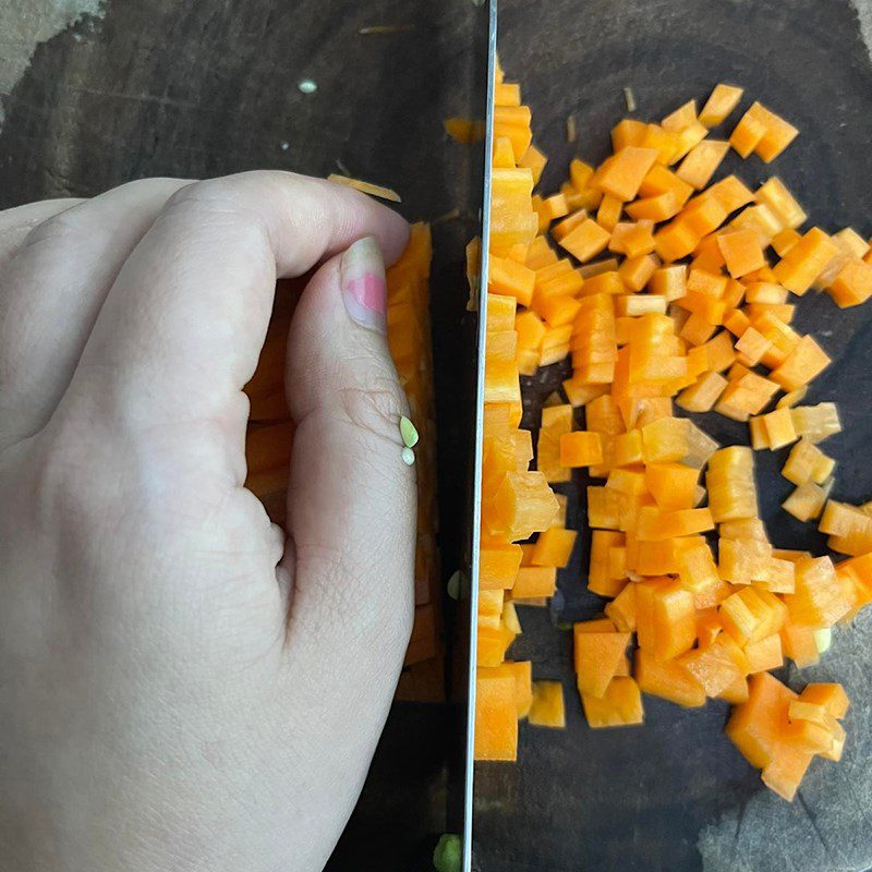 Step 1 Prepare the ingredients for Fried Rice with Prawns and Eggs (Recipe shared by users)