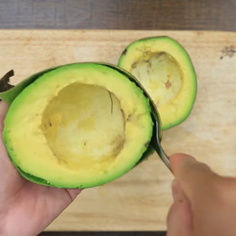 Step 1 Prepare the ingredients for Avocado with yogurt