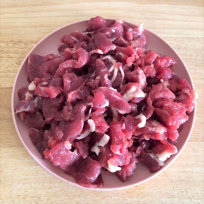 Step 1 Prepare the ingredients for Stir-fried Su Su Shoots with Beef