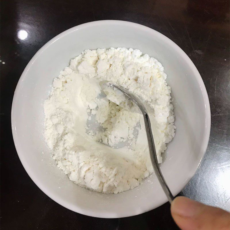 Step 1 Prepare the ingredients for Fried Shrimp with Flour