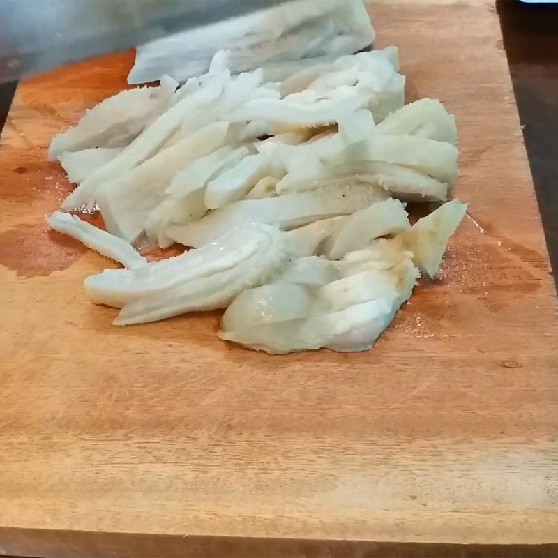 Step 1 Prepare the ingredients for Sweet and Sour Beef Intestines Stir-fry