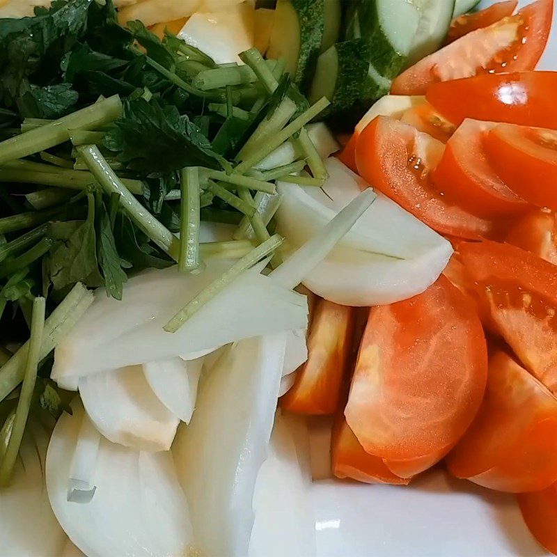 Step 1 Prepare the ingredients for Sweet and Sour Beef Intestines Stir-fry